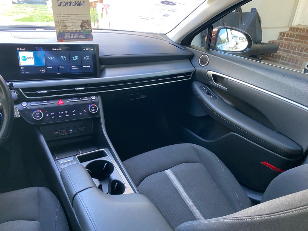 Photo 15 of this HYUNDAI SONATA HYBRID