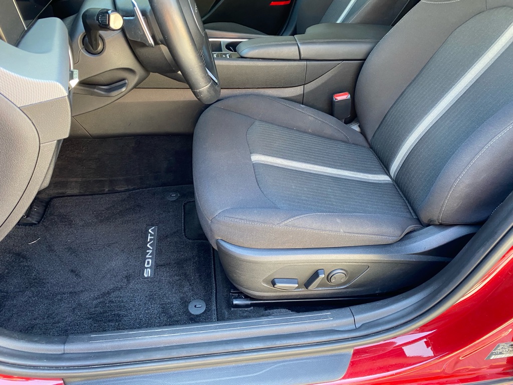 Photo 29 of this HYUNDAI SONATA HYBRID