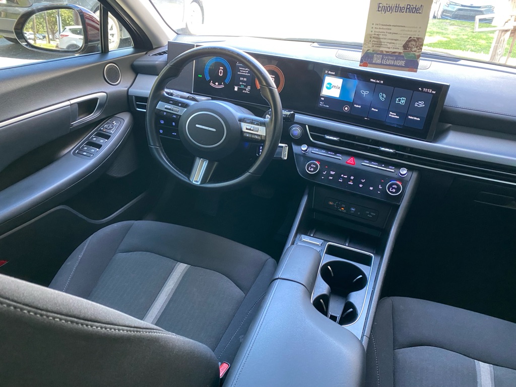 Photo 14 of this HYUNDAI SONATA HYBRID