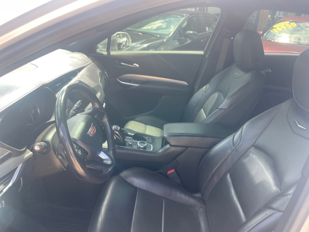 Photo 13 of this CADILLAC XT4
