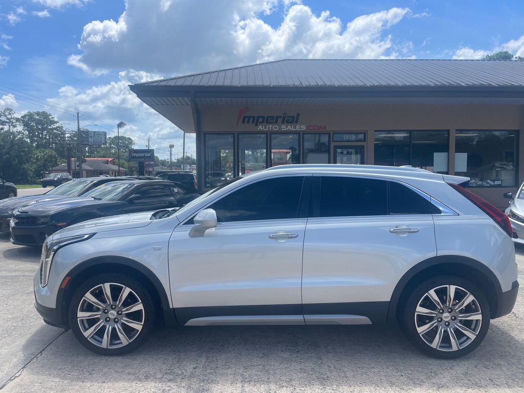 Photo 2 of this CADILLAC XT4