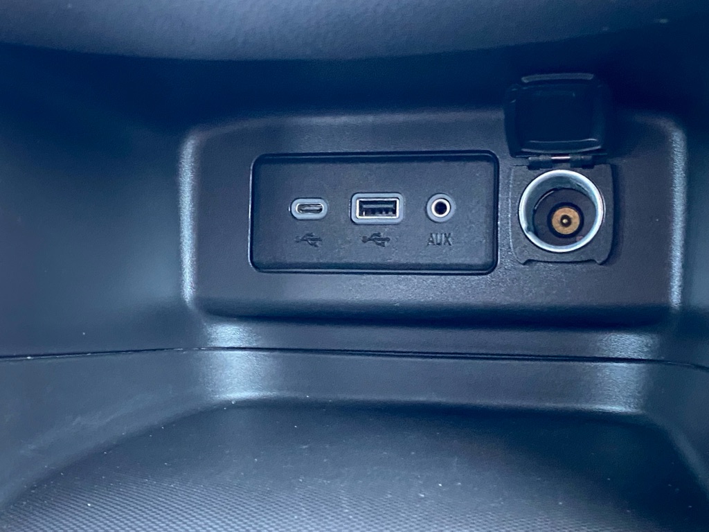 Photo 23 of this CHEVROLET EQUINOX