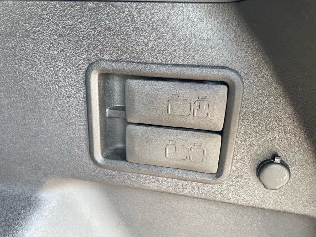 Photo 53 of this CHEVROLET EQUINOX