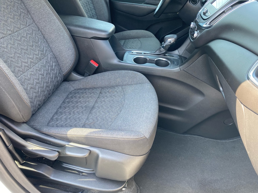 Photo 37 of this CHEVROLET EQUINOX