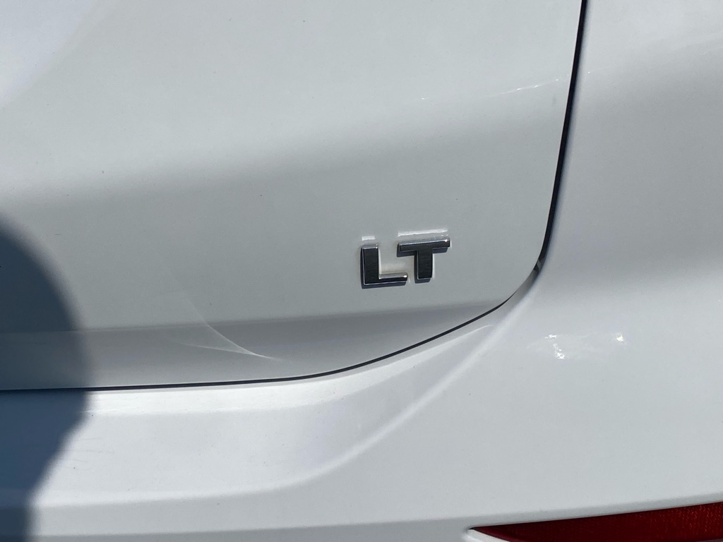 Photo 10 of this CHEVROLET EQUINOX