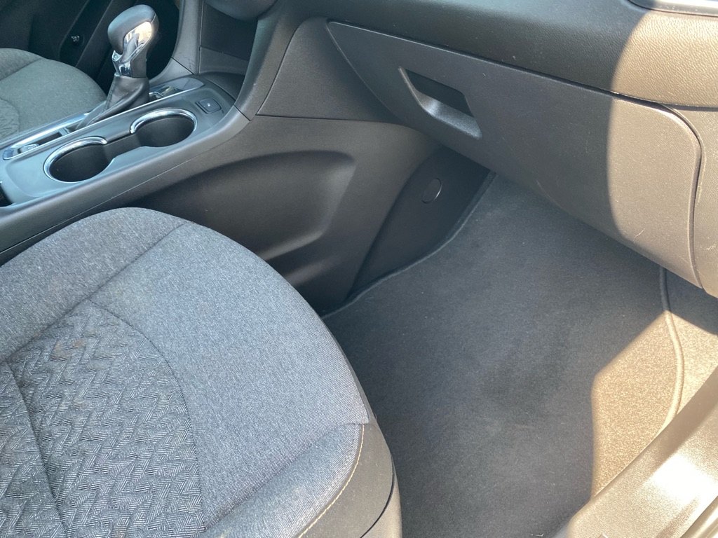 Photo 39 of this CHEVROLET EQUINOX