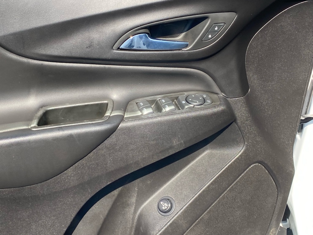 Photo 33 of this CHEVROLET EQUINOX
