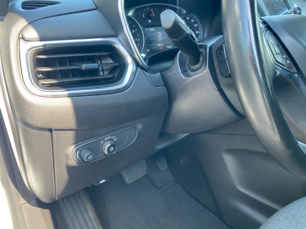 Photo 32 of this CHEVROLET EQUINOX