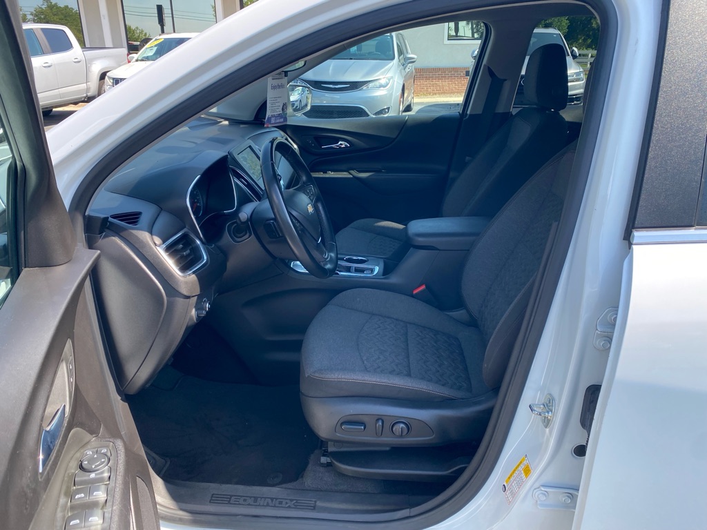 Photo 28 of this CHEVROLET EQUINOX