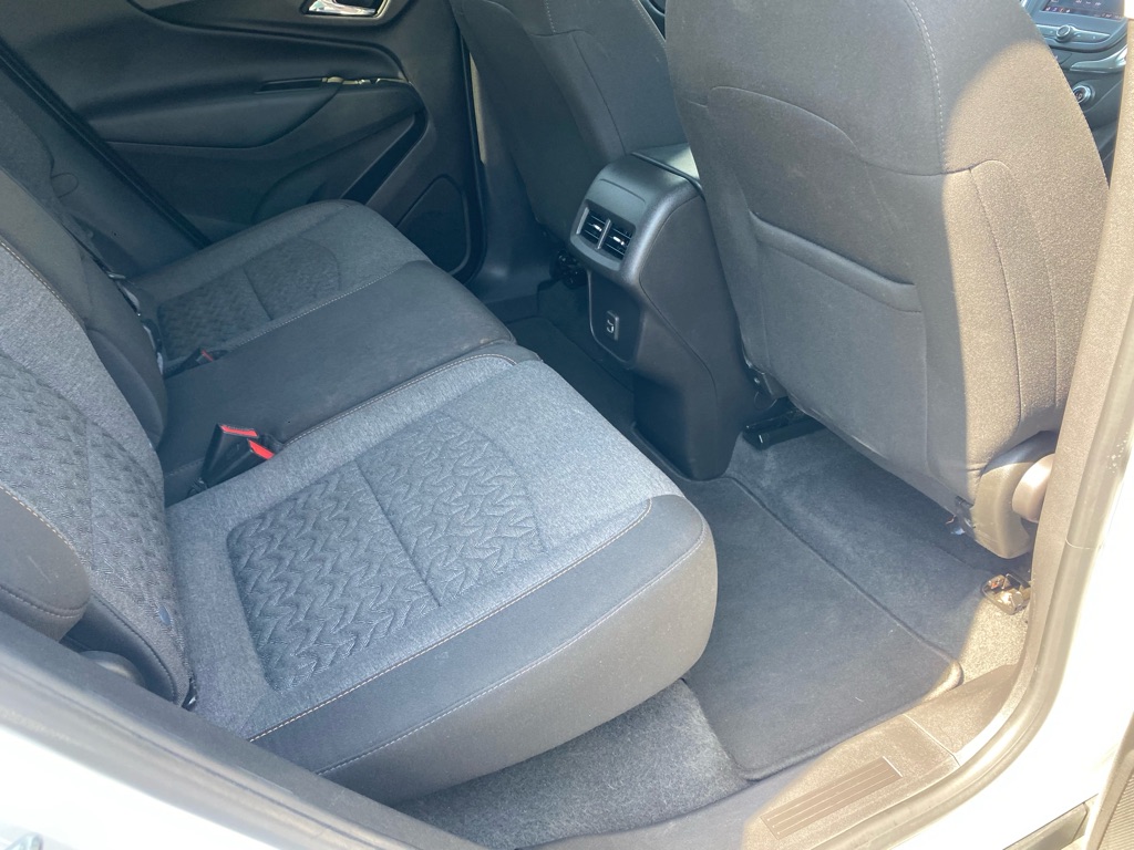 Photo 43 of this CHEVROLET EQUINOX