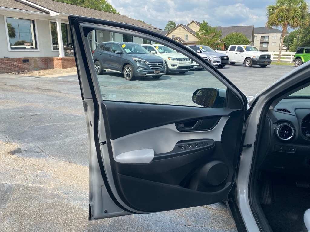 Photo 32 of this HYUNDAI KONA