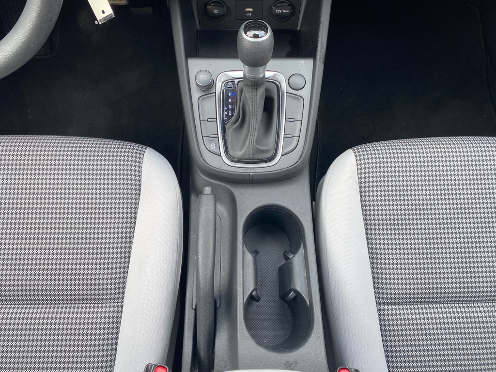 Photo 21 of this HYUNDAI KONA
