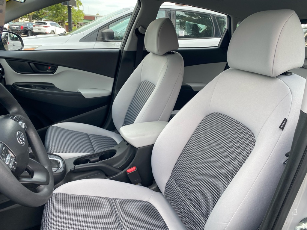 Photo 27 of this HYUNDAI KONA