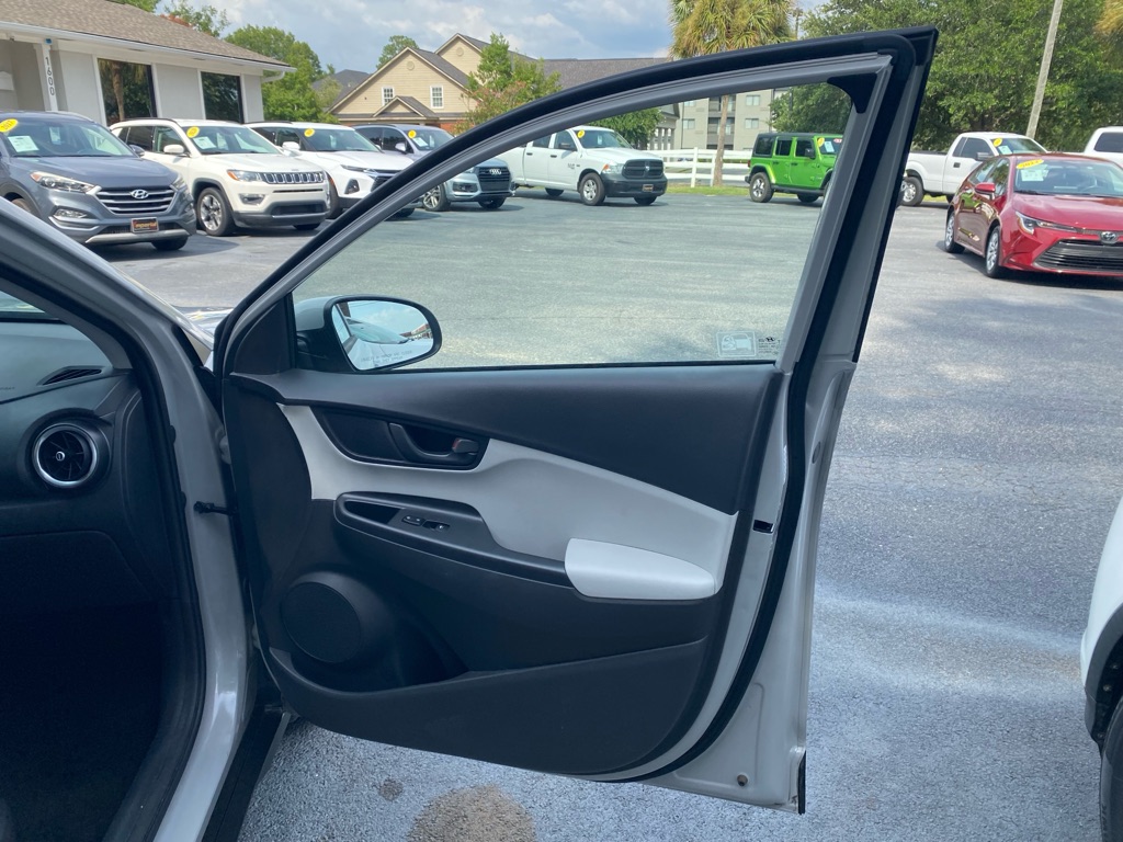 Photo 40 of this HYUNDAI KONA