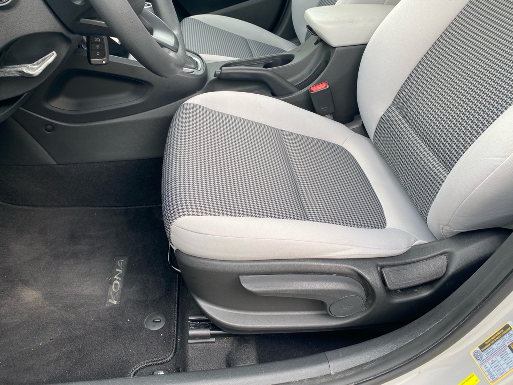 Photo 28 of this HYUNDAI KONA