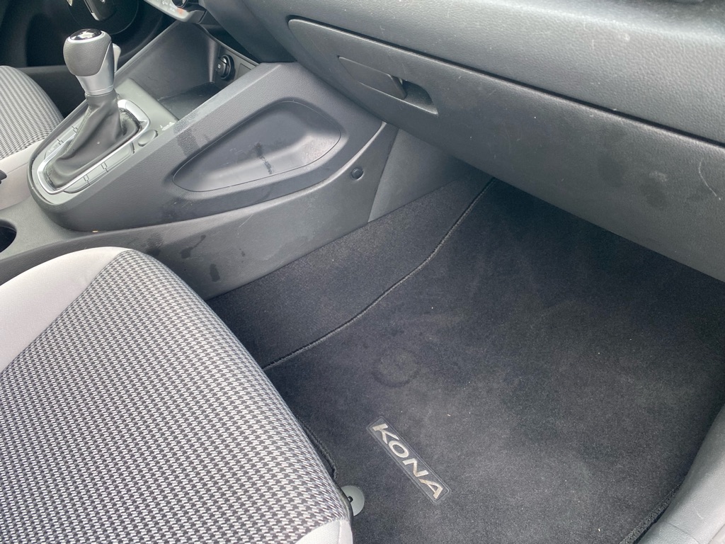Photo 39 of this HYUNDAI KONA