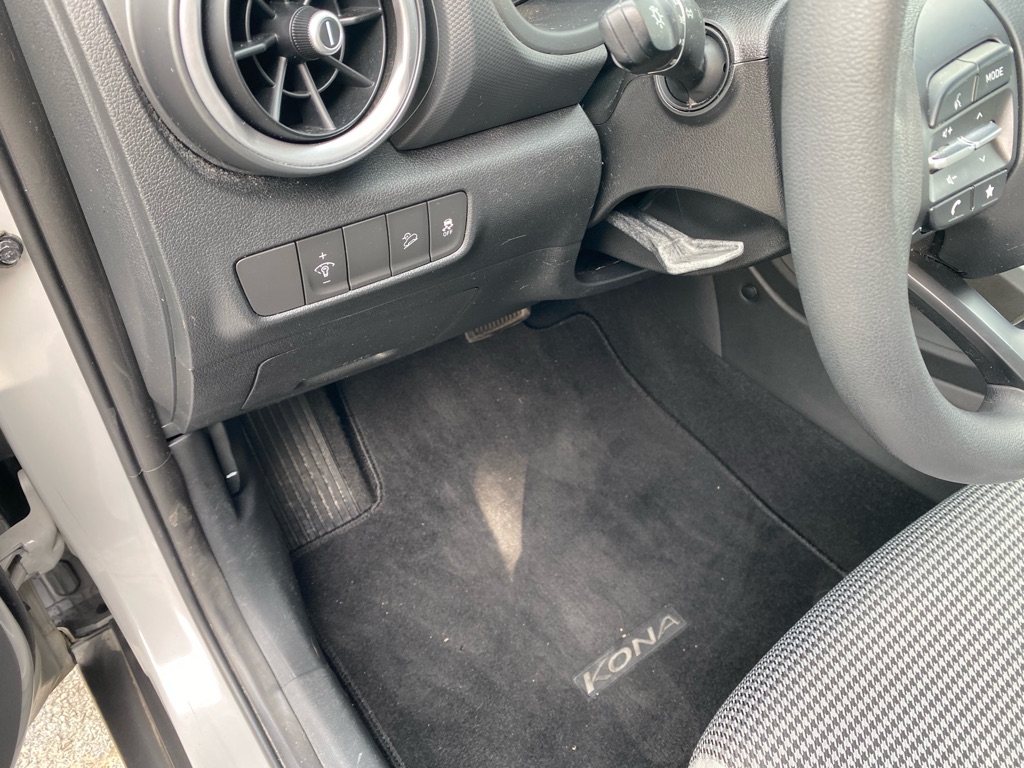 Photo 30 of this HYUNDAI KONA