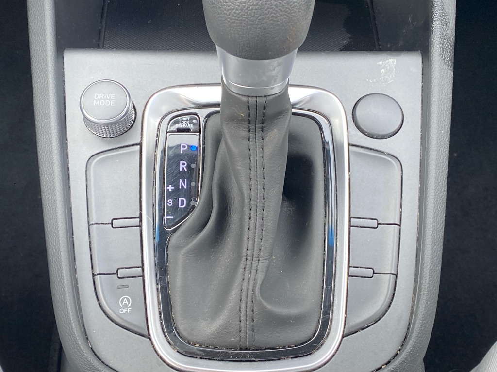 Photo 22 of this HYUNDAI KONA