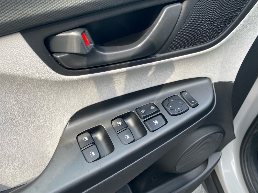 Photo 31 of this HYUNDAI KONA
