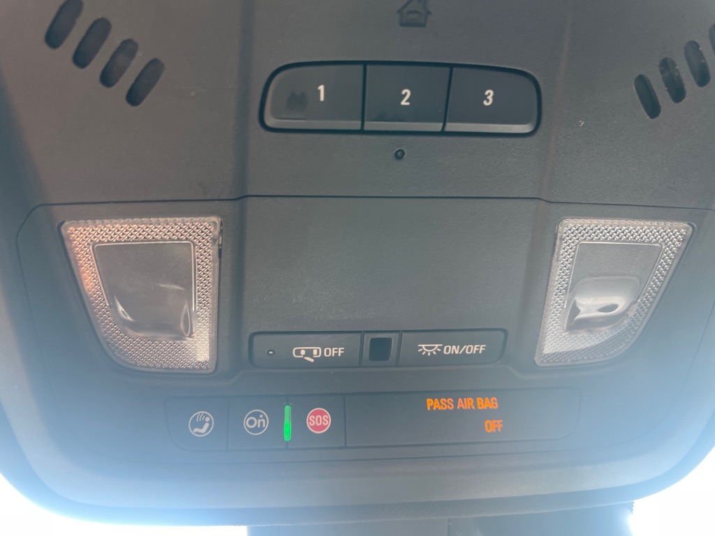 Photo 32 of this CADILLAC XT4