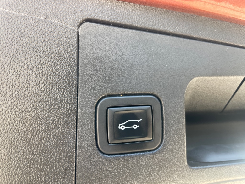 Photo 18 of this CADILLAC XT4