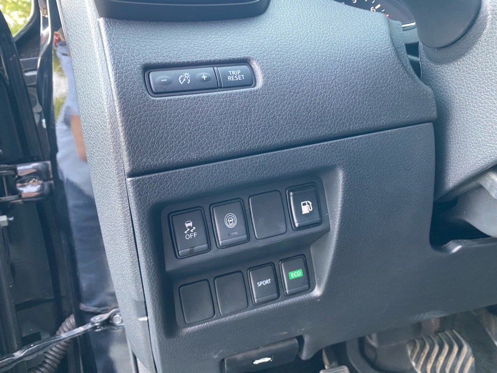 Photo 31 of this NISSAN ROGUE