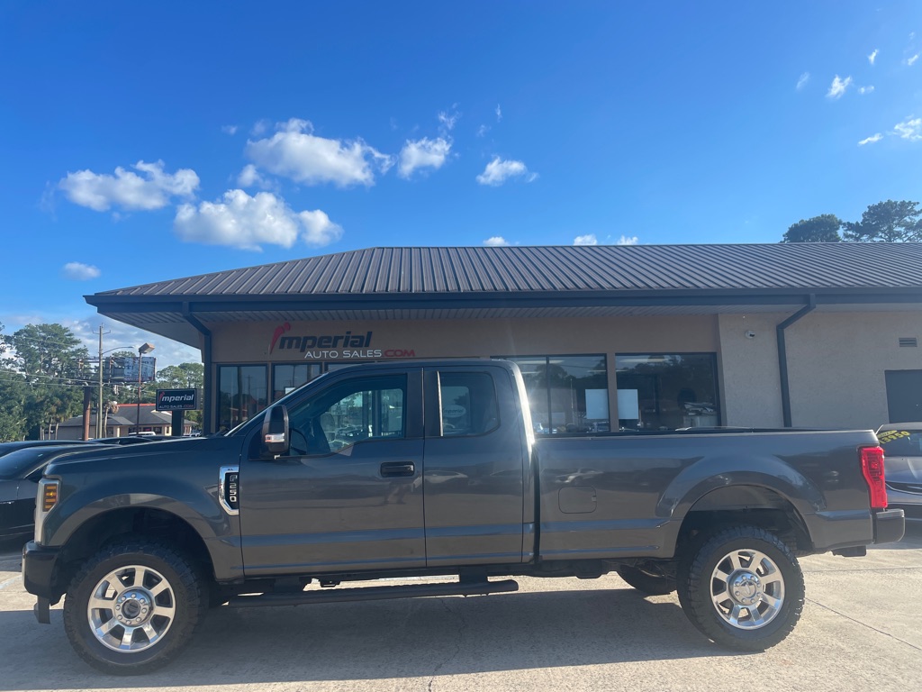 Photo 2 of this FORD F250 XL 4X4