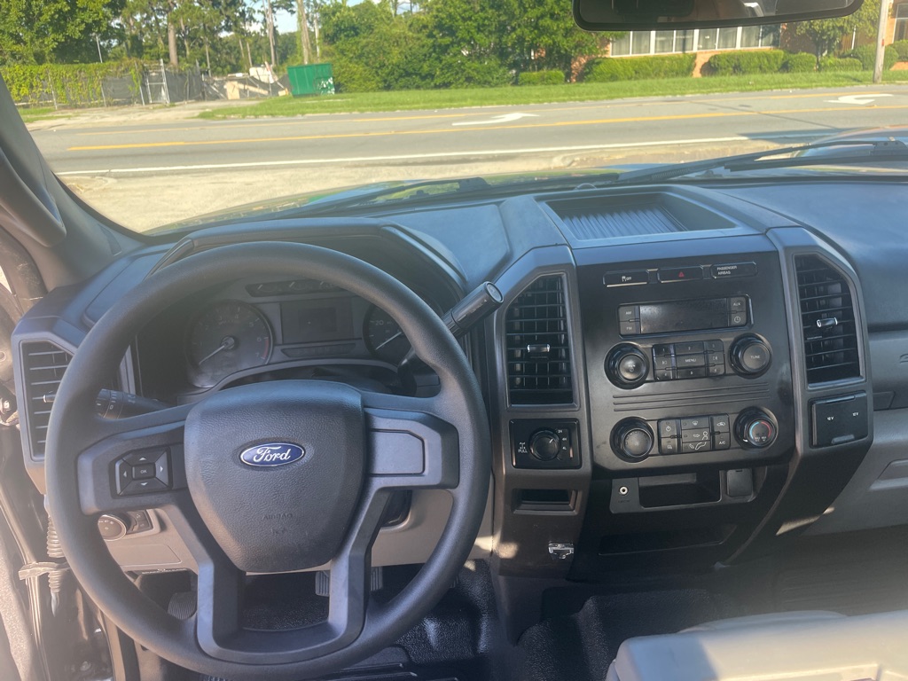 Photo 17 of this FORD F250 XL 4X4