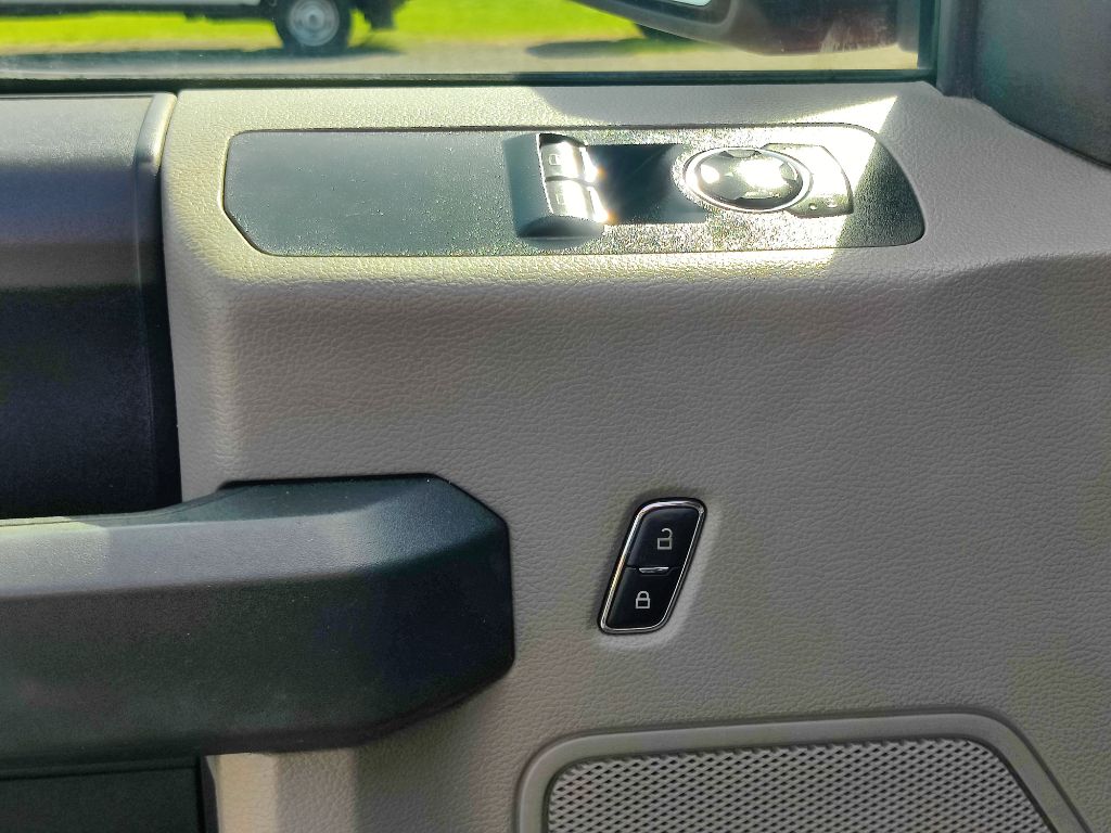 Photo 19 of this FORD F150 XL REG