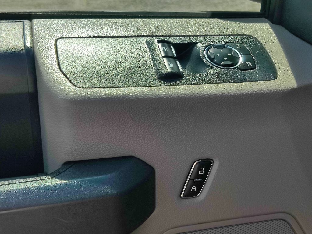 Photo 18 of this FORD F150 XL REG