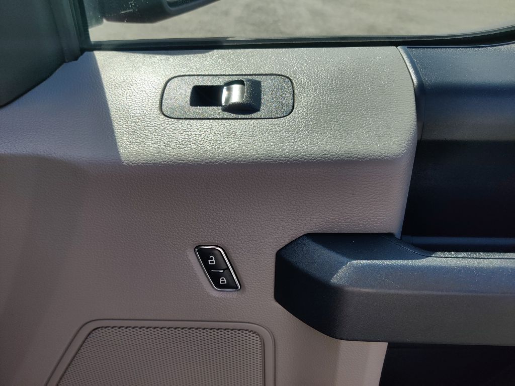 Photo 20 of this FORD F150 XL REG