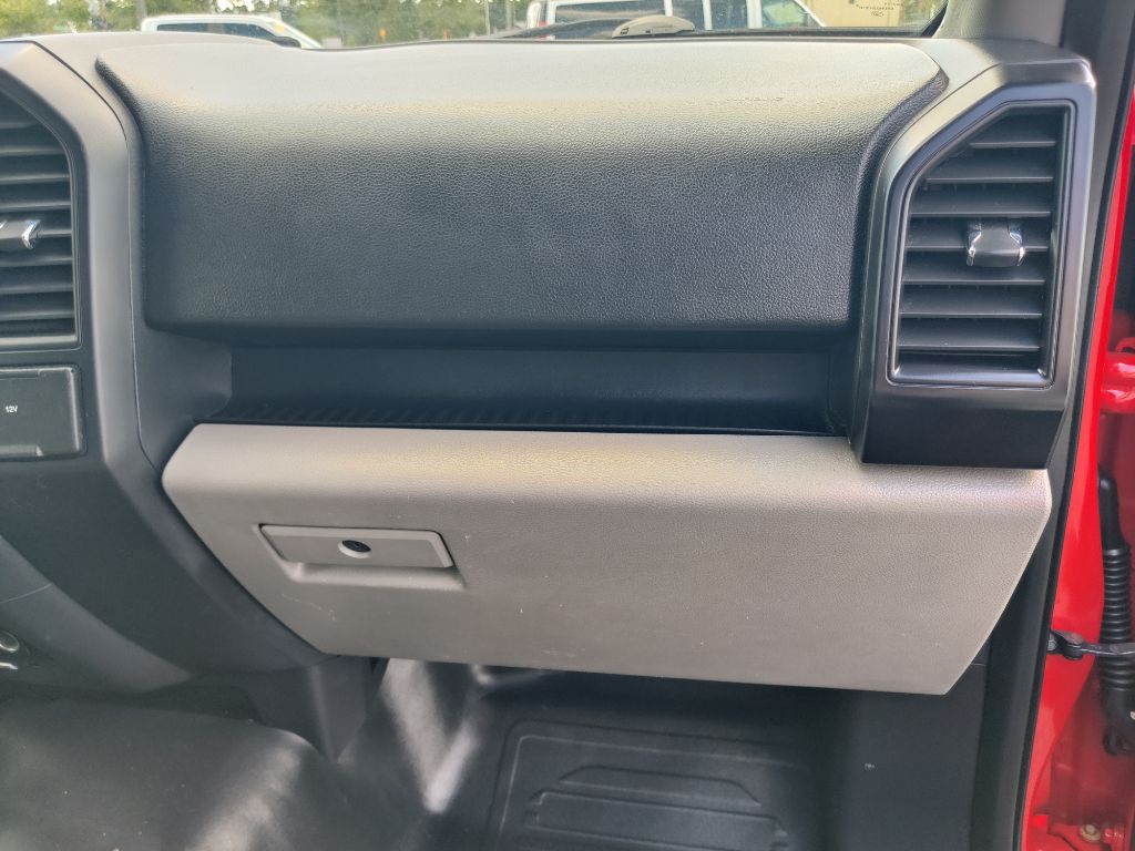 Photo 17 of this FORD F150 XL REG