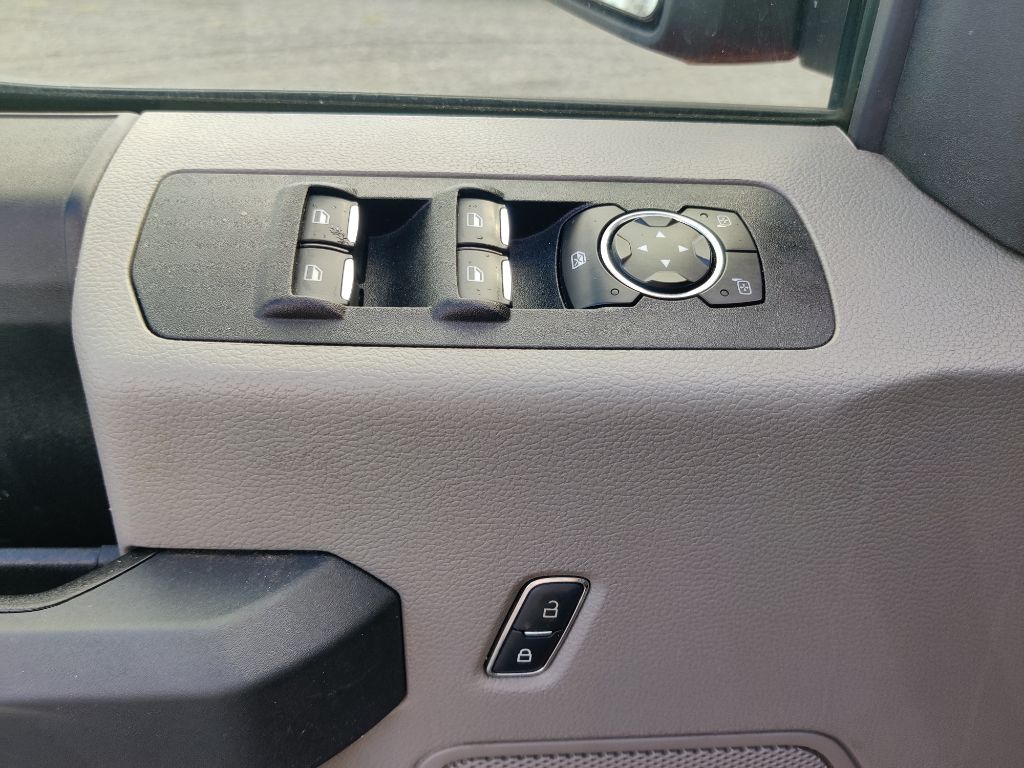Photo 20 of this FORD F150 XL XCAB