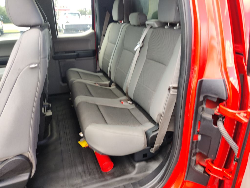 Photo 11 of this FORD F150 XL XCAB
