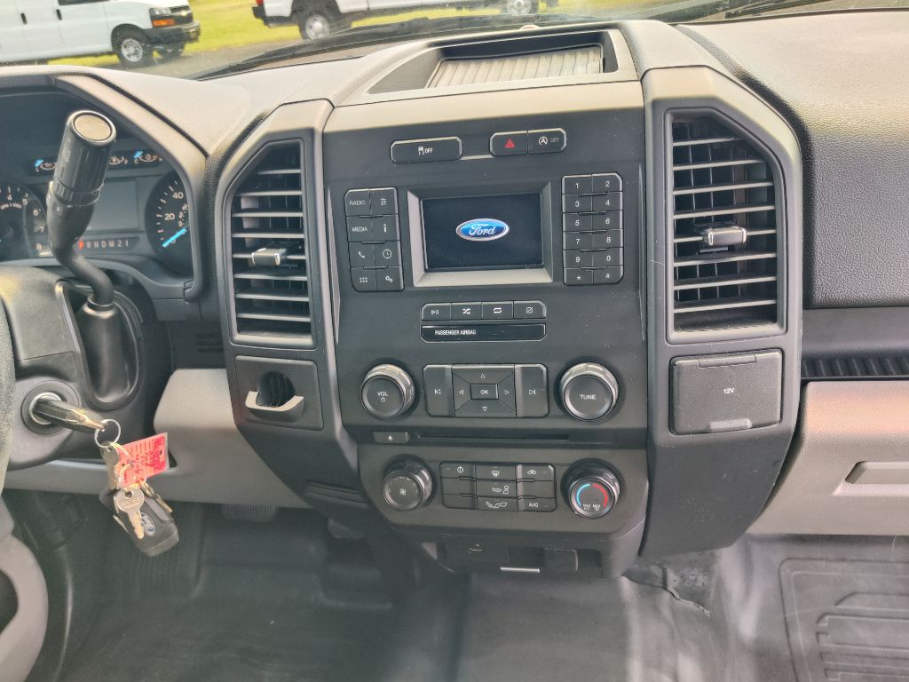 Photo 16 of this FORD F150 XL XCAB