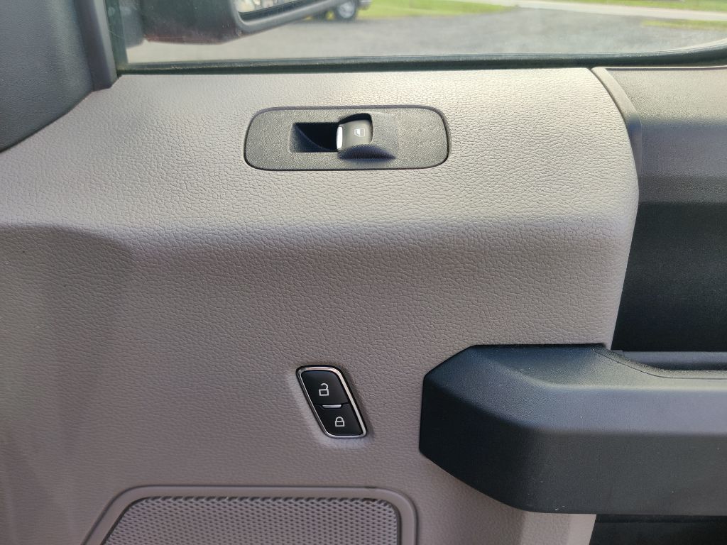 Photo 22 of this FORD F150 XL XCAB