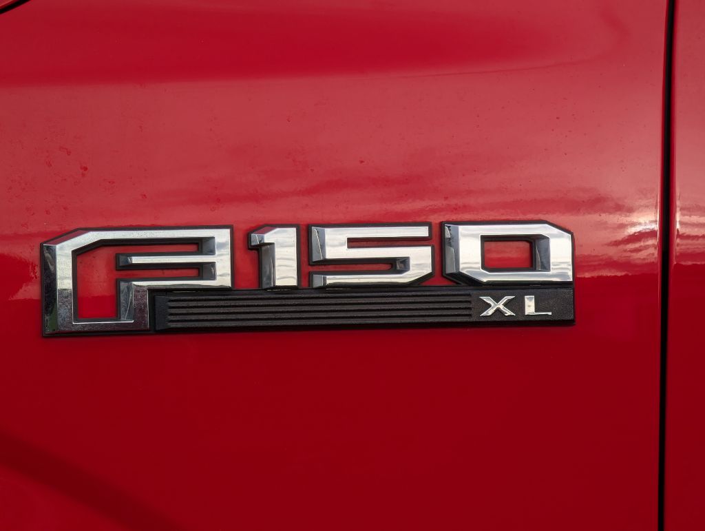 Photo 33 of this FORD F150 XL XCAB