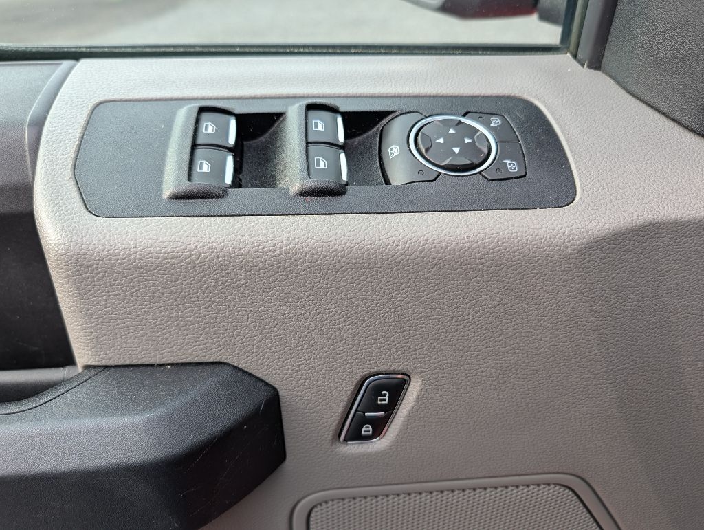Photo 25 of this FORD F150 XL XCAB