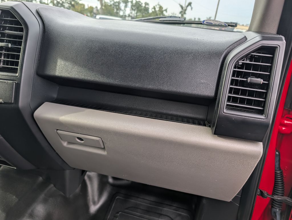Photo 21 of this FORD F150 XL XCAB