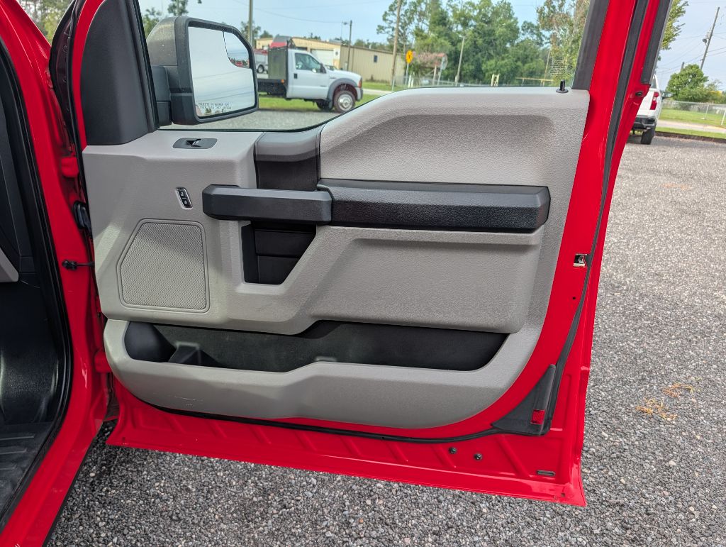 Photo 29 of this FORD F150 XL XCAB