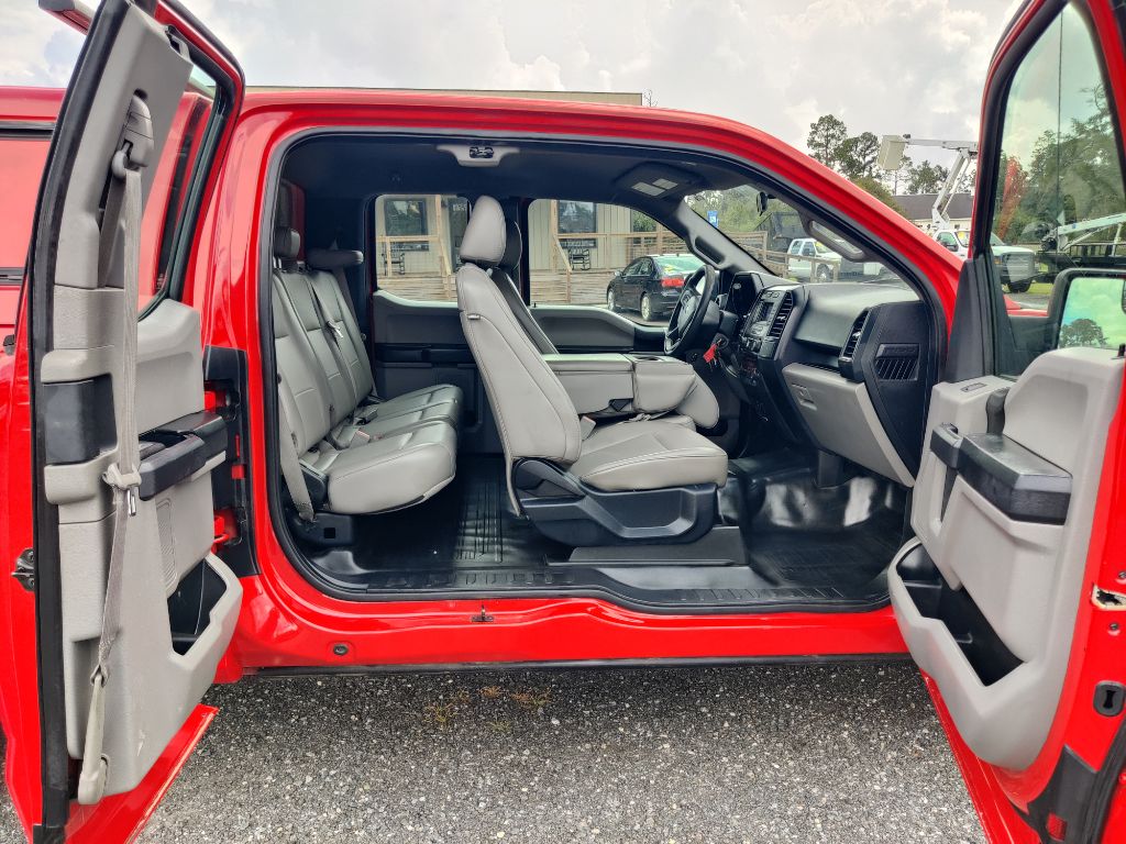 Photo 16 of this FORD F150 XL XCAB