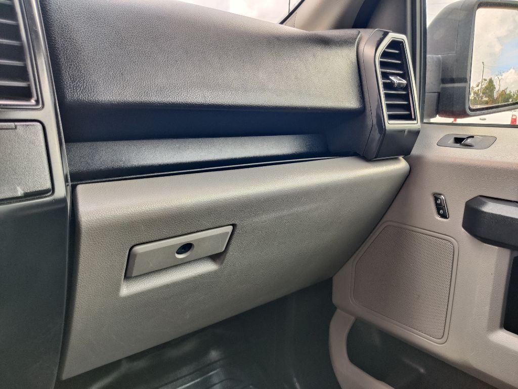 Photo 21 of this FORD F150 XL XCAB