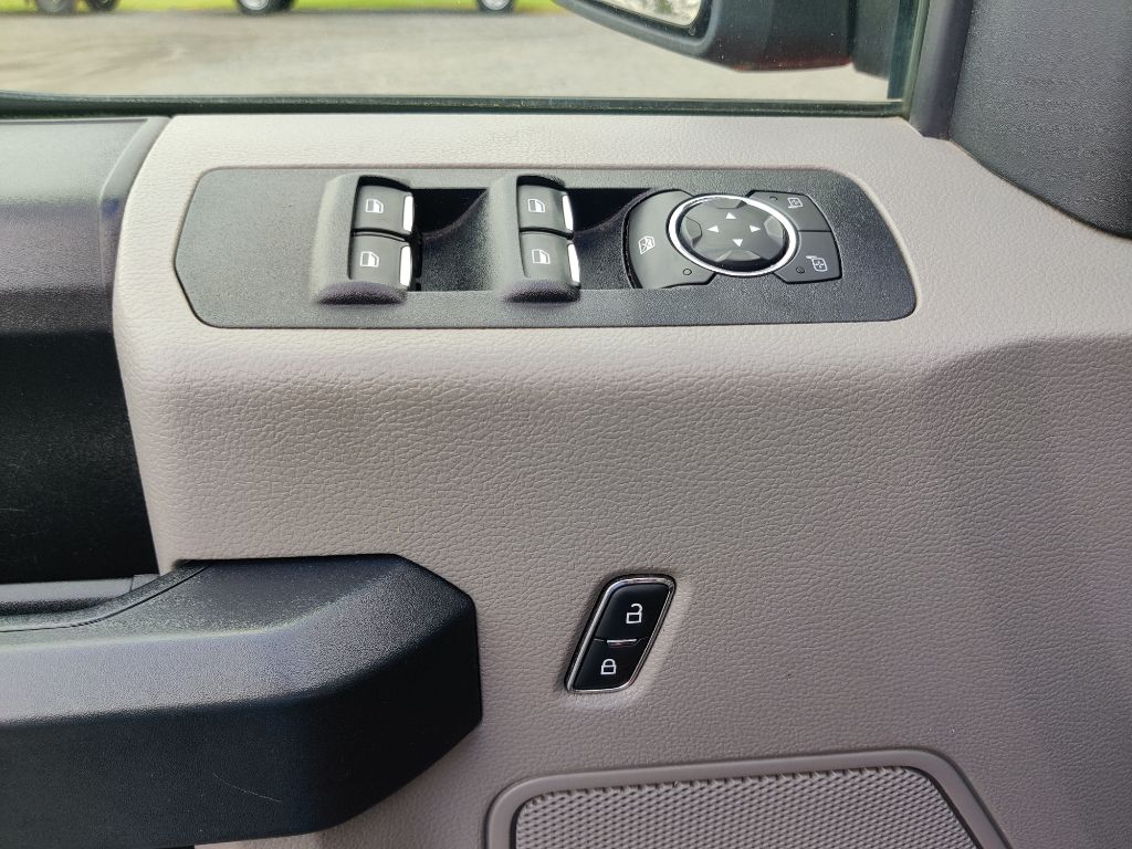Photo 23 of this FORD F150 XL XCAB
