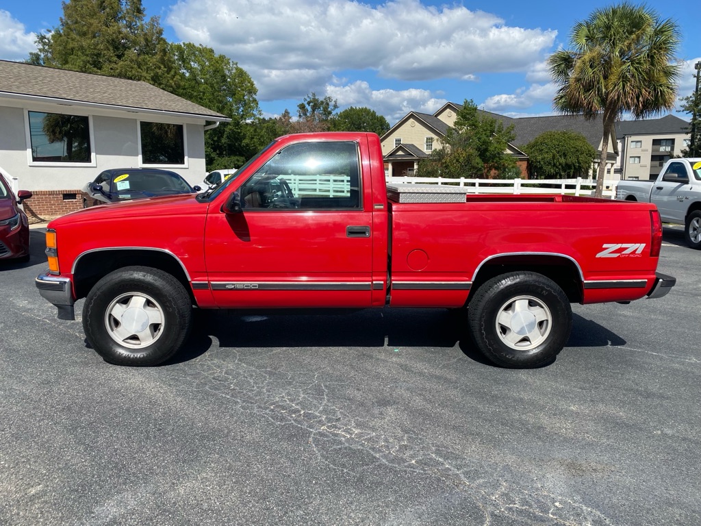 Photo 3 of this CHEVROLET K1500 SILVERADO