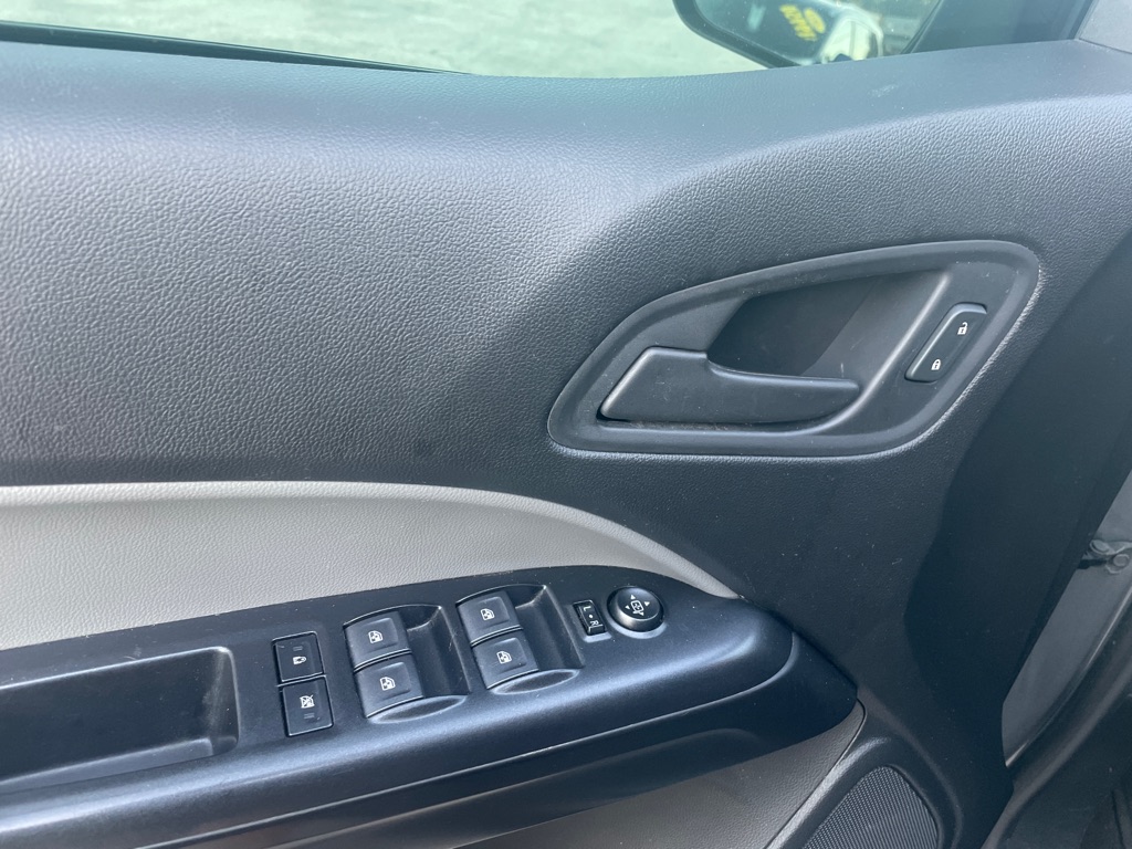 Photo 16 of this CHEVROLET COLORADO