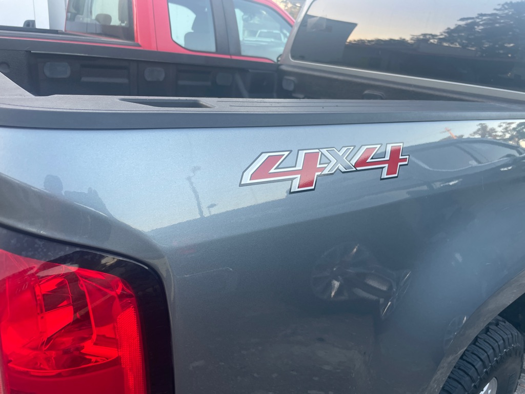 Photo 24 of this CHEVROLET COLORADO