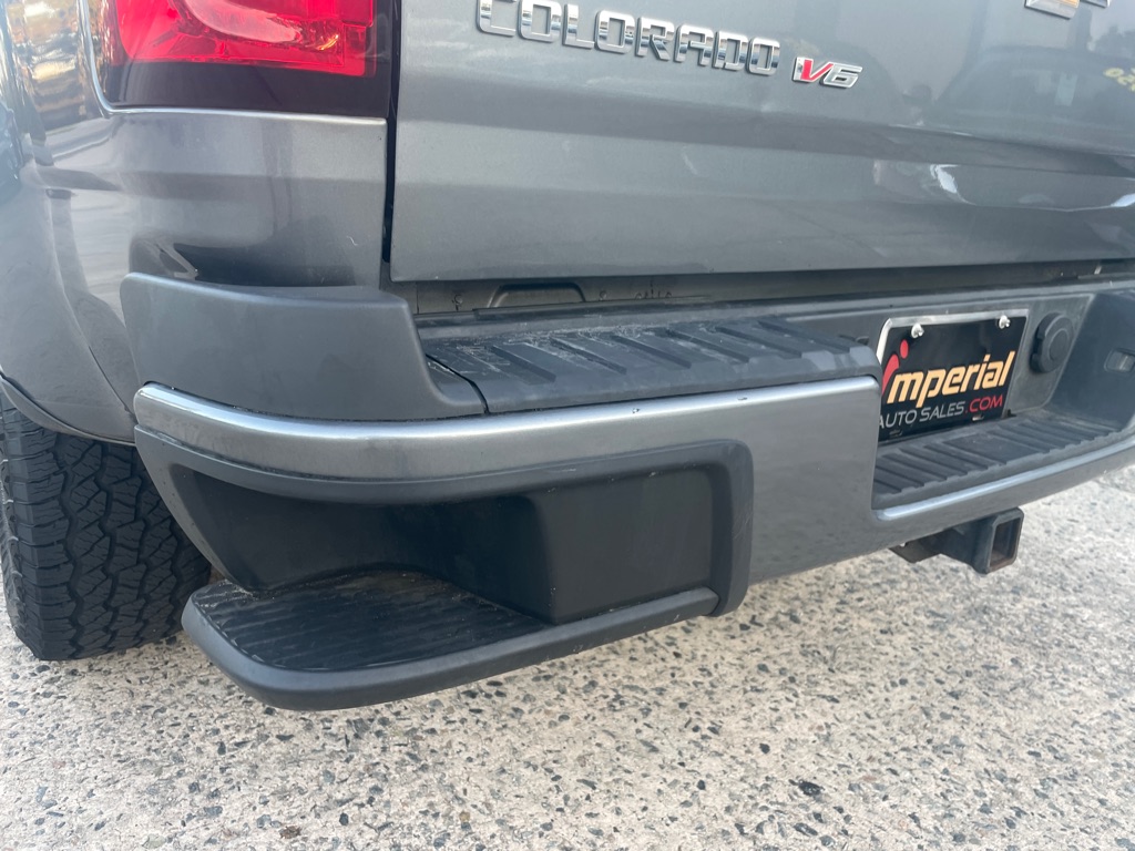 Photo 8 of this CHEVROLET COLORADO