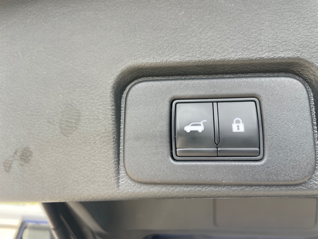Photo 18 of this NISSAN ROGUE