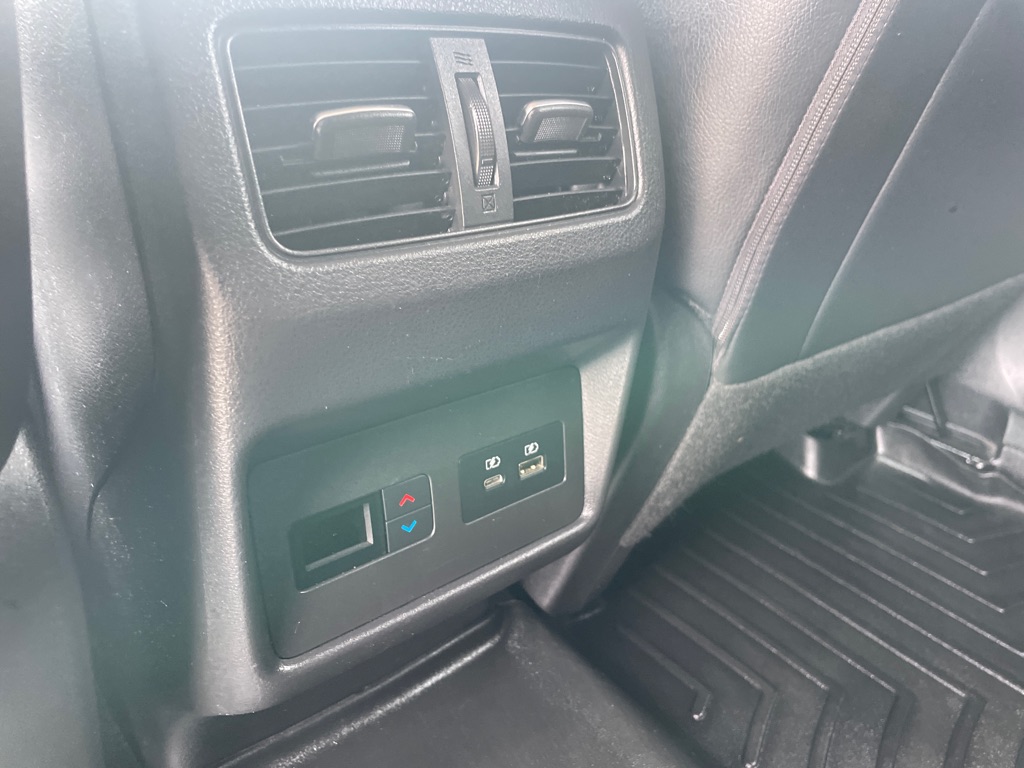 Photo 19 of this NISSAN ROGUE