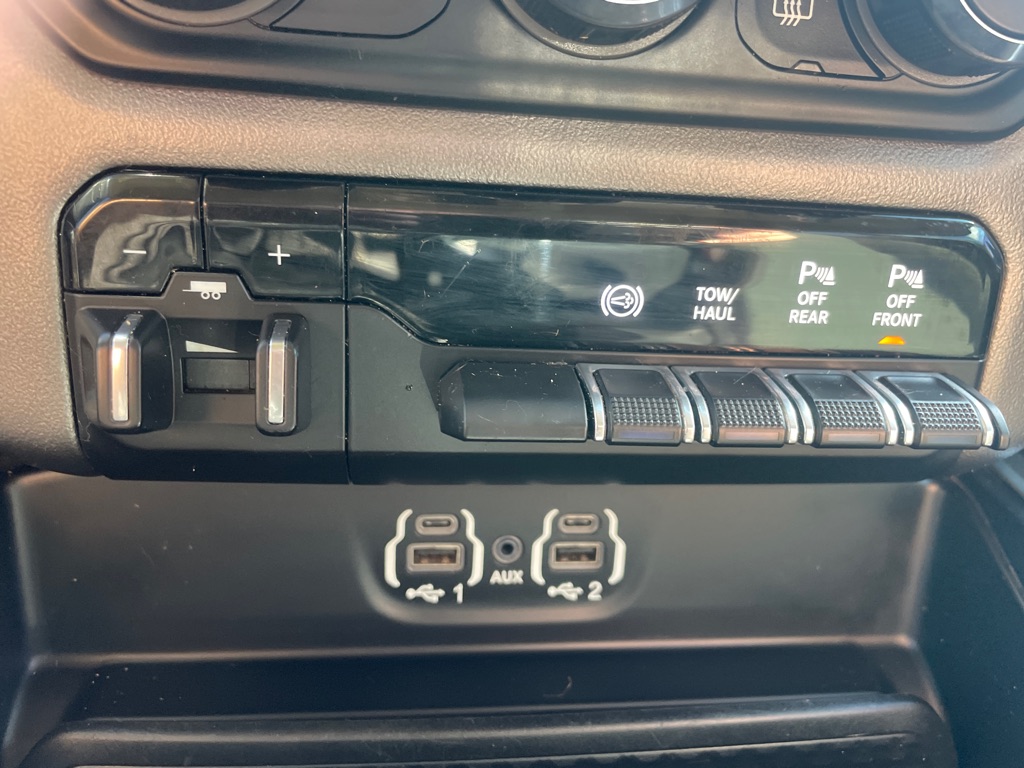 Photo 34 of this RAM 2500 BIGHORN